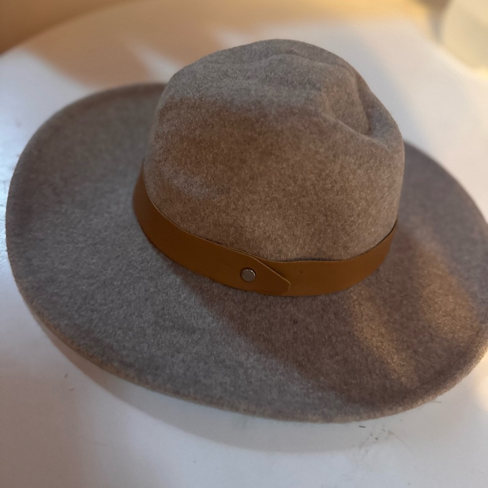 Gray Felt Hat with Tan Band